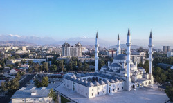 Кыргызстанда айт намазы мечиттерде окулат