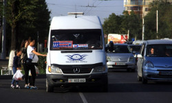 Калаа бийлиги жүргүнчүлөрдү ташыган фирмаларга жаңы эрежени киргизүүнү сунуштоодо