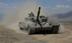 Кыргызстандын аскерлери "Танк биатлону — 2021" эл аралык мелдешине даярданууда