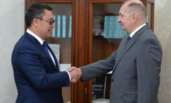 Садыр Жапаров ЕККУнун Бишкектеги Программалык кеңсесинин башчысы Алексей Роговду кабыл алды