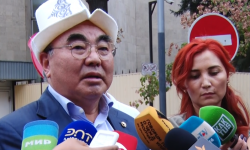 Аскар Акаев: Тергөөгө жардам бергени келдим