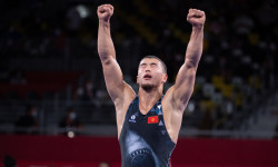 Акжол Махмудовго күмүш медалы үчүн мамлекет тарабынан 7,5 млн сом берилет