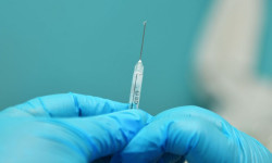 Кыргызстанда акыркы суткада COVID-19га каршы 20 419 адам эмдөөдөн өттү