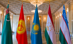 Садыр Жапаров Түркмөнстандагы Борбор Азия мамлекет башчыларынын консультативдик жолугушуусуна катышат