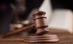 Жергиликтүү соттордун айрым судьяларынын ыйгарым укуктары токтотулду