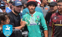 Хабиб Нурмагомедов Чолпон-Ата шаарында көк бөрү оюнуна күбө болду