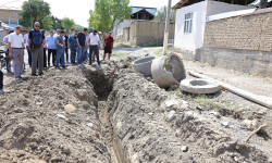 Алмаз Мамбетов Ош шаарындагы Э.Алиев көчөсүнүн курулуш иштери менен таанышты