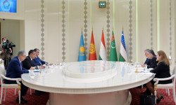 Садыр Жапаров Түркмөнбашы шаарында Борбор Азия мамлекет башчыларынын консультативдик жолугушуусуна катышууда 