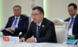 Президент Садыр Жапаров коронавируска каршы күрөшүүдөгү кызматташууну жакшыртуу боюнча сунуштарды айтты