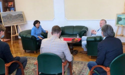 Кыргызстандын Россиядагы элчиси Владимир Жириновский менен жолугушту