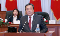 Асылбек Жээнбеков абакта калтырылды