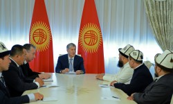 Президент дин аалымдары менен жолугушту