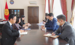 Улукбек Марипов Кыргызстандагы Вьетнам Республикасынын Элчиси Нгуен Тхи Хонг Оаньды кабыл алды