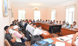 Өлкө аймактарынын ишкерлери менен бизнес жүргүзүү боюнча актуалдуу маселелер талкууланды 