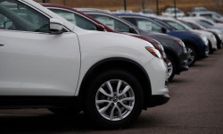 Садыр Жапаров акимдерге 60 млн сомго унаа сатып алууга жарыяланган тендерди токтотту 