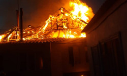 Токмок шаарындагы турак үйлөрдүн биринен өрт чыкты