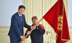 Улукбек Марипов паралимпиадачыларга желек тапшырды