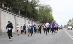 Ак илбирсти коргоого жана сактоого арналган эл аралык жарым марафонго даярдык башталды
