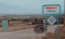 Максат айылында 60 үй-бүлө жаңы курулган үйлөргө көчүп кирди