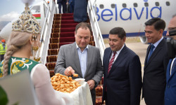 Кыргызстанга Беларусь Республикасынын Премьер-министри Роман Головченко келди