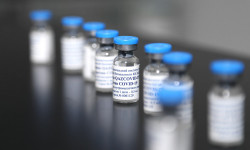 Германия Кыргызстанга 110 миң доза вакцина берет