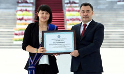 Балбан кызыбыз Мээрим Жуманазарова III даражадагы «Манас» ордени менен сыйланды