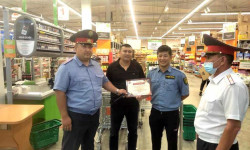 Милиция жаш өспүрүмдү издөөгө жардам берген Балыкчынын тургунун сыйлады