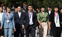 Олимп оюндарынын байге ээлери сыйланды