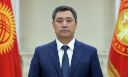 Садыр Жапаров Казакстандын президентине аскер бөлүктөгү жардыруудан каза болгондорго байланыштуу көңүл айтты