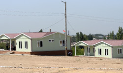 Лейлек районунун Максат айылында 84 үй-бүлөгө жаңы үйлөр пайдаланууга берилди