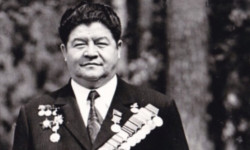 "Кыргыз Республикасынын баатыры" наамы ыйгарылды Акматбек Сүйүмбаевге ыйгарылды