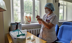 Кыргызстанда акыркы бир суткада COVID-19 инфекциясына каршы 9 412 адам эмделди