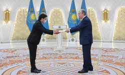 Кыргыз-казак алакалары. Элчи Дастан Дюшекеев Касым-Жомарт Токаевге ишеним грамотасын тапшырды 