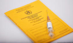 Казакстанда медиктер "150дөн ашык жасалма эмдөө паспортун сатканы" аныкталды