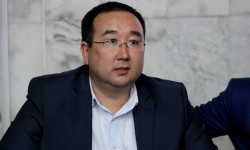 Экс-депутат Руслан Чойбеков алдамчылыкка шектелип кармалды 