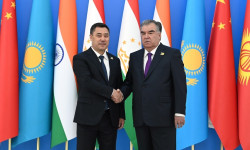 Садыр Жапаров ШКУ саммитине катышуу үчүн Душанбе шаарындагы «Коха Навруз» комплексине барды 