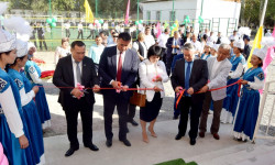 Жалал-Абад шаарындагы №2 Кадыр Закиров атындагы орто мектептин спорт залы пайдаланууга берилди