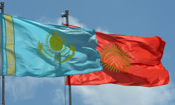 Кыргызстан менен Казакстандын ортосундагы кызматташтыктын учурдагы абалы талкууланды 