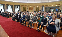 Президент Садыр Жапаров ар кыл тармактын өзгөчөлөнгөн ишмерлерине мамлекеттик сыйлыктарды тапшырды 