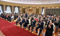 Садыр Жапаров өлкөнүн бир катар маданият ишмерлерине мамлекеттик сыйлыктарды тапшырды