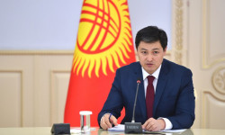 Улукбек Марипов кыргызстандыктарды Мамлекеттик тил күнү менен куттуктады