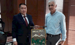 Элчи Тотуяев Пакистан Медициналык комиссиясынын президенти менен жолугушту