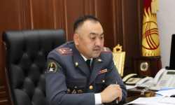 Ички иштер министри Улан Ниязбеков жол коопсуздугун камсыздоо боюнча кеңешме өткөрдү 