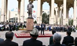 Бишкекте академик Кусеин Карасаевдин эстелиги ачылды