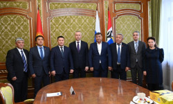 Талант Мамытов баштаган парламенттик делегация Новосибирскке барды 
