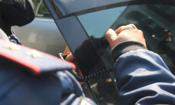 Эрежеге баш ийбей, унаанын айнектерин мыйзамсыз караңгылаткан айдоочуларга айып салынды    