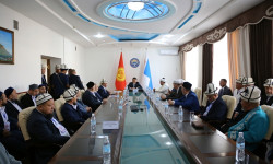 Ош шаарында дин аалымдарынын катышуусунда конференция жана жыйындар өтүүдө 