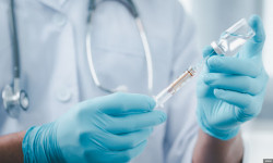 Коронавирус: Кыргызстанда 628 миңден ашык адам толук эмдөөдөн өттү