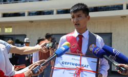 Келечекке багыт берген - мугалим. Республикалык сынактар жыйынтыкталып, жеңүүчүлөр сыйланды  