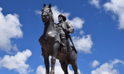 Ысык-Көл облусунун Жети-Өгүз районунда улуттук баатыр Бирназар бийдин эстелиги ачылды